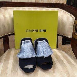 Gianni bini navy heel with light blue tasell